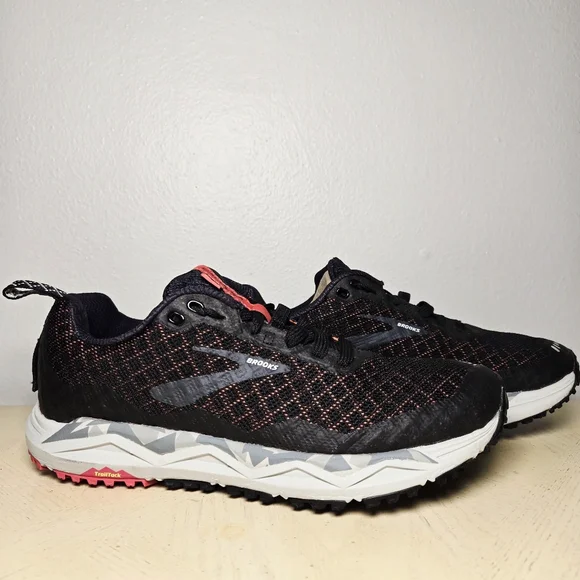 Brooks Caldera Womens Size 8 Trail Running Shoe Black Pink - Picture 2 of 8
